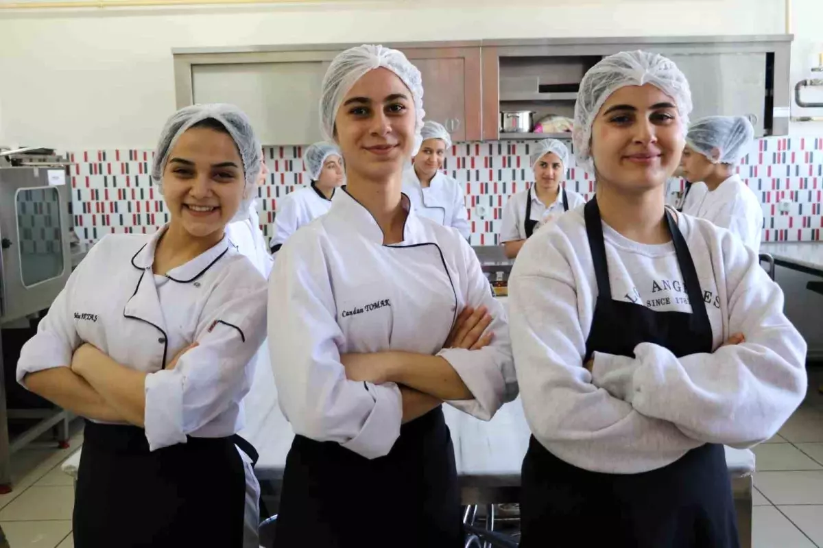 ascilik egitimiyle gelecek sefler yetisiyor qpVexO82.jpg