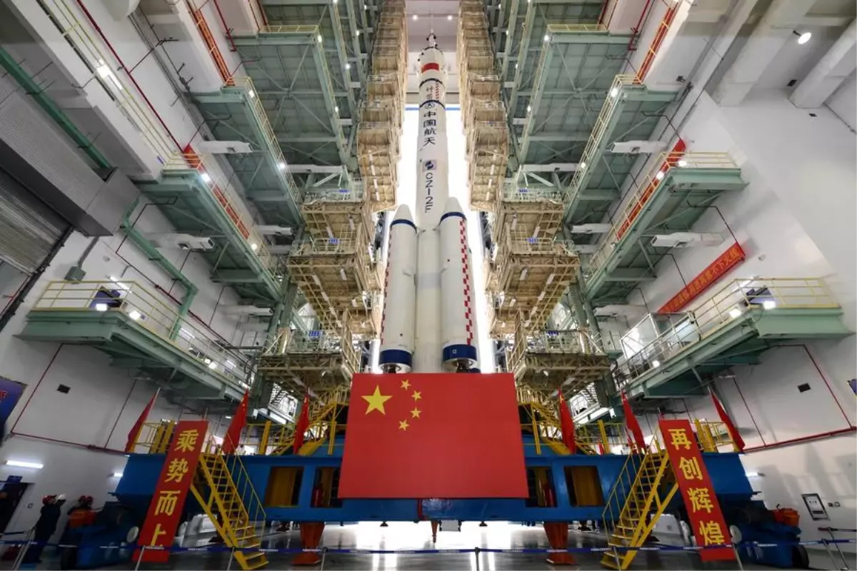cin shenzhou 21 murettebatli uzay aracini firlatmaya hazirlaniyor 84pu9zMB.jpg