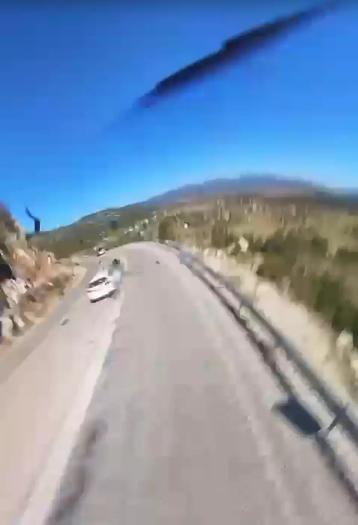motosiklet surucusunun oldugu kaza kask kamerasinda CMiOCmIi.jpg
