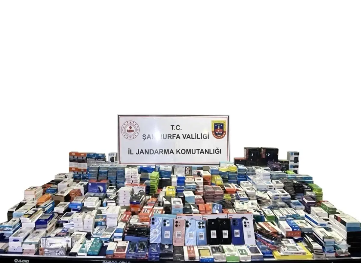 sanliurfada gumruk kacagi cep telefonu ve aksesuarlari ele gecirildi nb2lrTcV.jpg