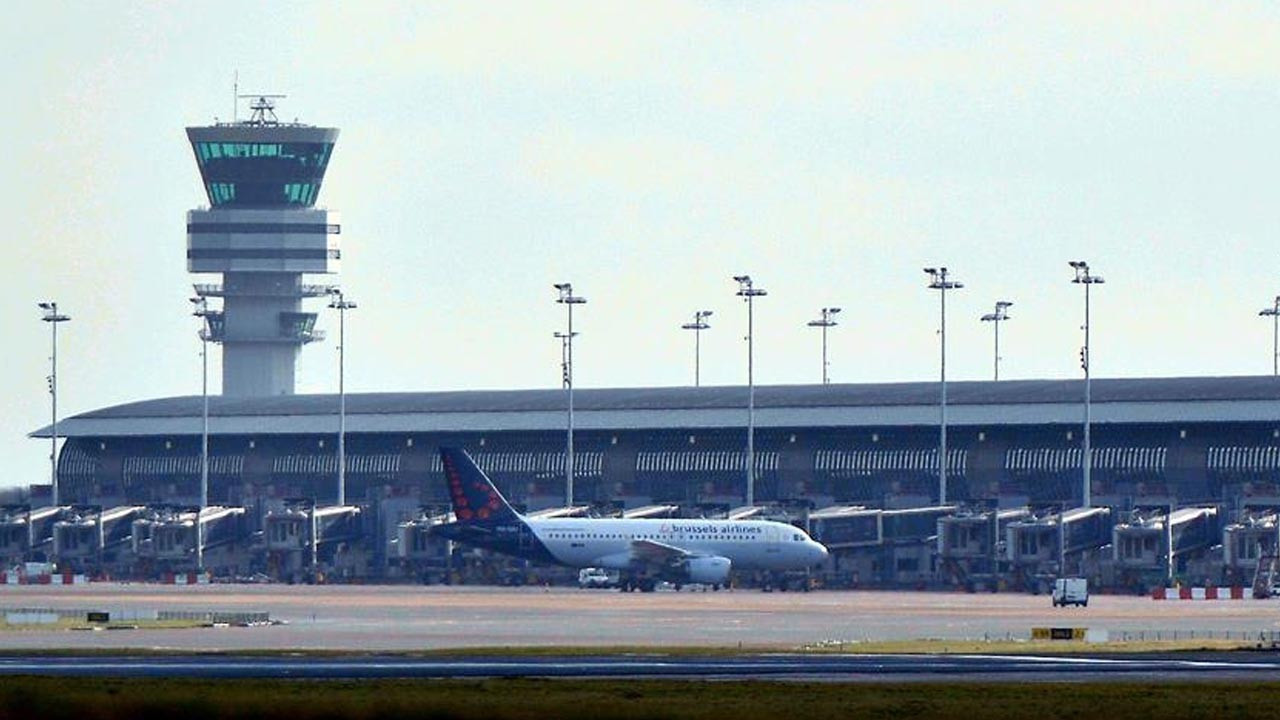 brukselde iha alarmi havaalani ucus trafigine kapatildi 88DvcplI.jpg