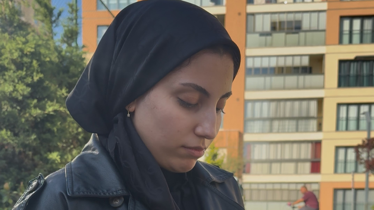 istanbulda basortulu ogrenciye hocasindan hakaret bu sekilde temizlikciye benziyorsun xOpXeuUA.jpg